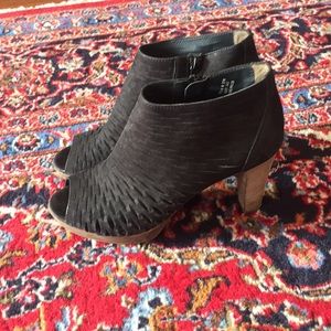 Paul Green heels. 8 1/2. Black laser cut.